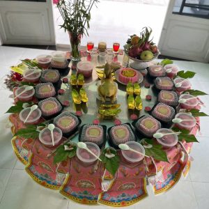 MÂM CÚNG THÔI NÔI BÉ GÁI