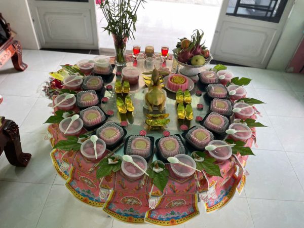 MÂM CÚNG THÔI NÔI BÉ GÁI