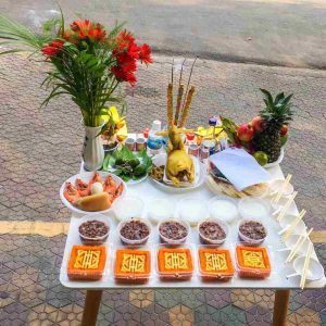 Tùy mỗi gia đình, địa phương mà mâm cúng Thổ Công sẽ gồm những vật phẩm giống hoặc khác nhau