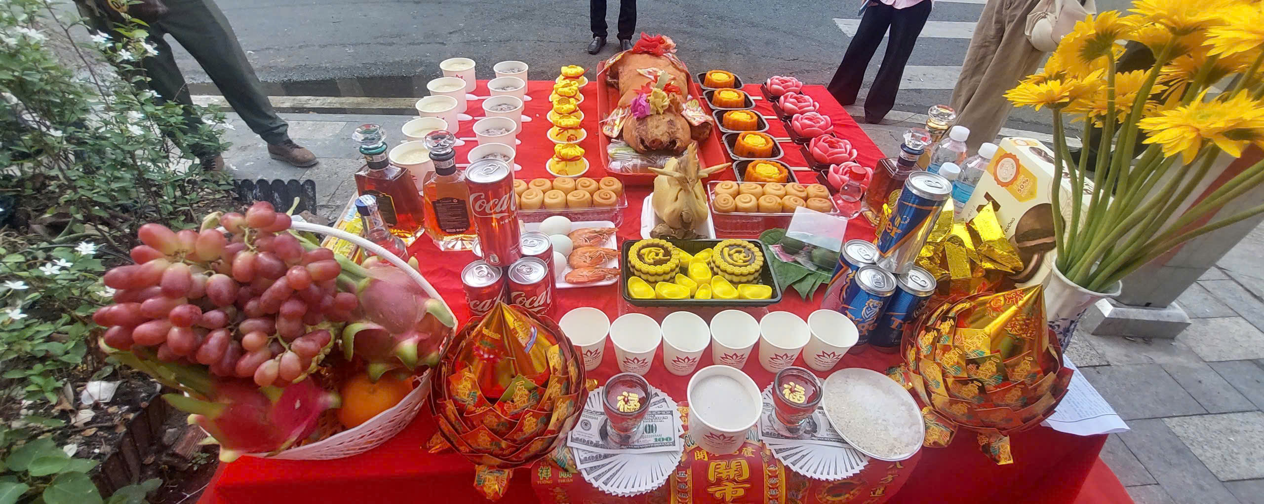 MÂM CÚNG KHAI TRƯƠNG