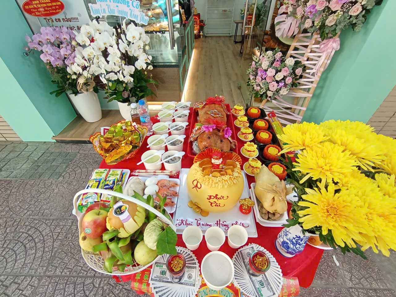 MÂM CÚNG KHAI TRƯƠNG