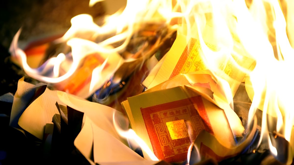 Cúng tất niên có đốt tiền vàng không?